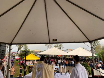 Missa em louvor ao Bom Jesus em Campo Mendes teve o PÃ¡roco SebastiÃ£o presidindo com liturgia da RÃ¡dio Campo Aberto